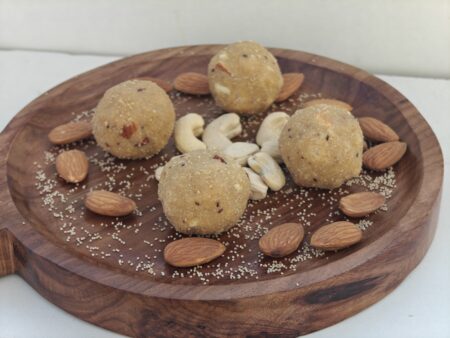 Black Gram Laddu (Urad Dal ki Ladoo): 🚫 Refined Sugar | 100% Healthy & Nutritious 💪🏼 | Natural Products🌱 | Home Made🏡